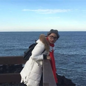 她是覃芳玉
一个用自己的方式去创造奇迹的女子,从女神到女王的蜕变,不过是比别人多了一份坚持🚻。