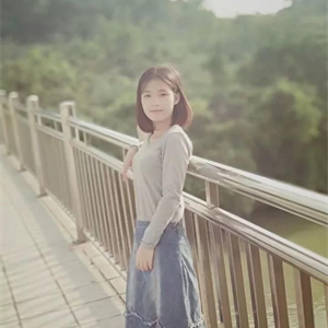 17汽车营销与服务1班 在班级担任班长一职,在公关协会担任秘书部部长一职 荣获国家励志奖学金获校级“优秀班干部”获院级“三好学生”获第三届田径运动会女子“4×200”米第二名获“优秀志愿者”个人格言🏃🏻:少壮不努力,老大徒伤悲